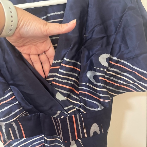 Coreylynn Carter blue satin abstract retro print flutter sleeve dress size 4 - Picture 4 of 11